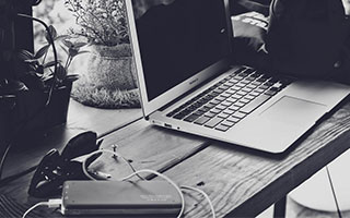 英超｜罗杰斯独中两元 阿斯顿维拉主场胜曼联